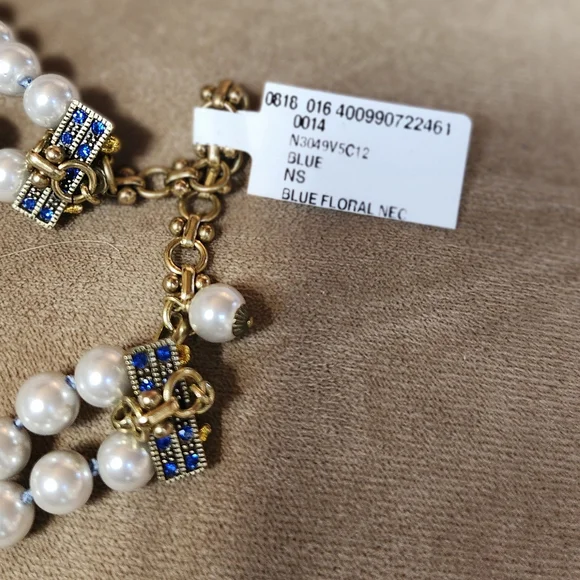 Elegant Pearl and Blue Flower Necklace - Picture 5 of 6